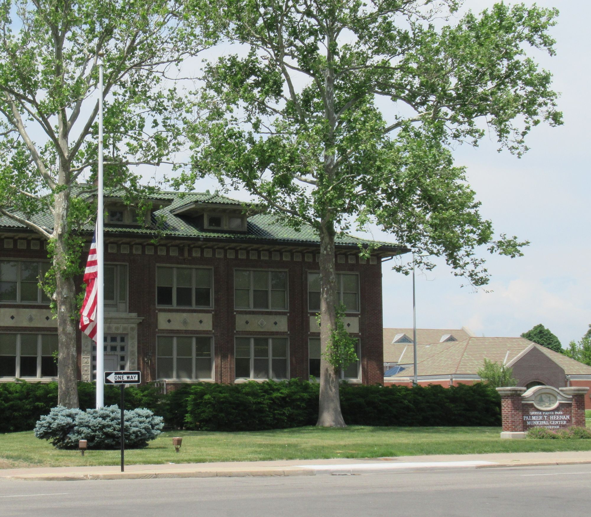 a tree in front of a building